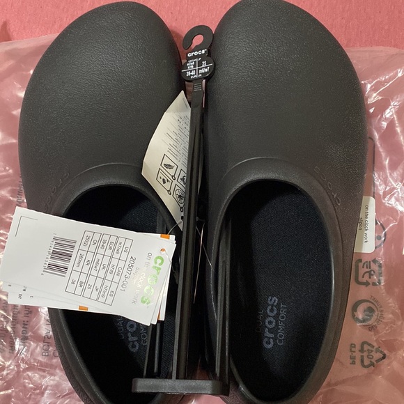 Women's 9/Men's 7 sized Kitchen Crocs - never worn - Picture 4 of 4